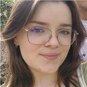 Jeune étudiante, aimerai transmettre sa passion pour les langues.